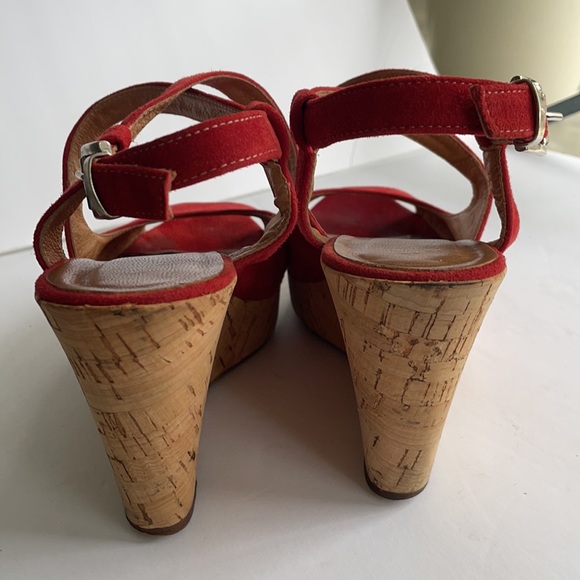 pair of red suede and cork sandals -Barney’s -made in Italy - Picture 8 of 12